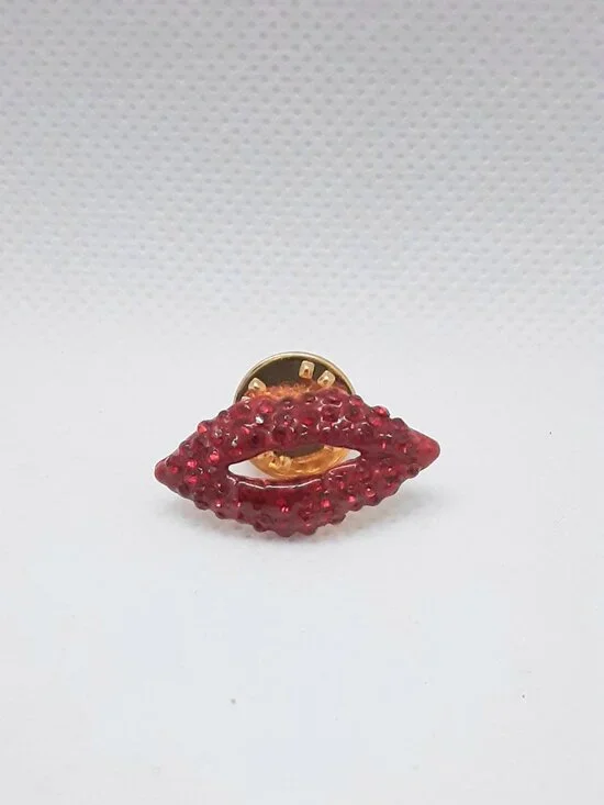 NEW red lips Put 'Em Pin - Picture 4 of 5